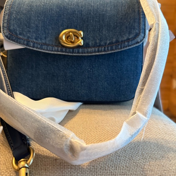 Coach - Picture 1 of 4